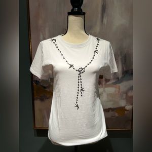 White t-shirt with necklace print